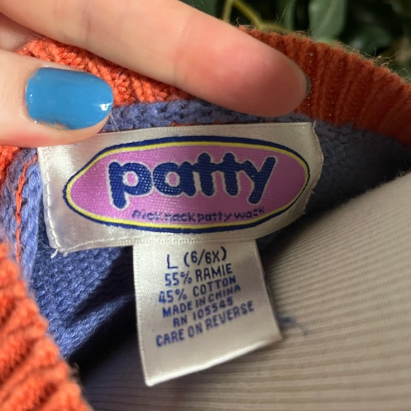 Kids (patty)sweater says large (size6). - Picture 4 of 4